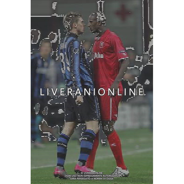 Inter - Twente Champions League 24/11/2010 nella foto davide santon e douglas ©Luzzani/Agenzia Aldo Liverani Sas