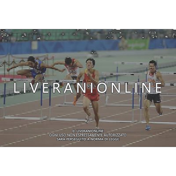 China\'s Liu Xiang (R2) competes in the men\'s 110m hurdles final at the 16th Asian Games in Guangzhou in south China\'s Guangdong province on Wednesday, Nov. 24, 2010. Liu Xiang won gold in 13.09 seconds.(Photo By Lu Tong/ColorChinaPhoto) - AG. ALDO LIVERANI SAS ITALY ONLY CINA - 16mi GIOCHI OLIMPICI ASIATICI 2010