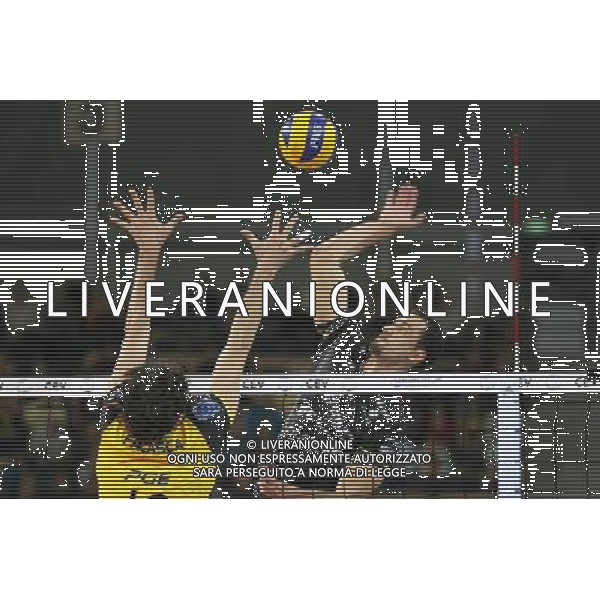 24.11.2010 LODZ- ATLAS ARENA (LODZ, POLAND - ATLAS ARENA) SIATKOWKA MEZCZYZN (MEN\'S VOLLEYBALL), CEV LIGA MISTRZOW MEZCZYZN (CEV VOLLEYBALL CHAMPIONS LEAGUE MEN\'S); GRUPA D (POOL D), MECZ PGE SKRA BELCHATOW - TRENTINO BETCLIC TRENTO (GAME PGE SKRA BELCHATOW - TRENTINO BET CLIC TRENTO) NELLA FOTO MIGUEL FALASCA (L), MATEY KAZIYSKI (P) FOTO LUKASZ GROCHALA/ CYFRASPORT/NEWSPIX.PL --- Newspix.pl AG ALDO LIVERANI ONLY ITALY *** Local Caption *** www.newspix.pl mail us: info@newspix.pl call us: 0048 022 23 22 222 --- Polish Picture Agency by Ringier Axel Springer Poland