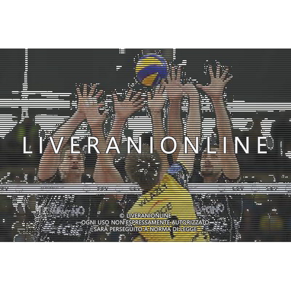 24.11.2010 LODZ- ATLAS ARENA (LODZ, POLAND - ATLAS ARENA) SIATKOWKA MEZCZYZN (MEN\'S VOLLEYBALL), CEV LIGA MISTRZOW MEZCZYZN (CEV VOLLEYBALL CHAMPIONS LEAGUE MEN\'S); GRUPA D (POOL D), MECZ PGE SKRA BELCHATOW - TRENTINO BETCLIC TRENTO (GAME PGE SKRA BELCHATOW - TRENTINO BET CLIC TRENTO) NELLA FOTO JAN STOKR (L), MARIUSZ WLAZLY (C), MATEUY KAZIYSKY (P) FOTO LUKASZ GROCHALA/ CYFRASPORT/NEWSPIX.PL --- Newspix.pl AG ALDO LIVERANI ONLY ITALY *** Local Caption *** www.newspix.pl mail us: info@newspix.pl call us: 0048 022 23 22 222 --- Polish Picture Agency by Ringier Axel Springer Poland