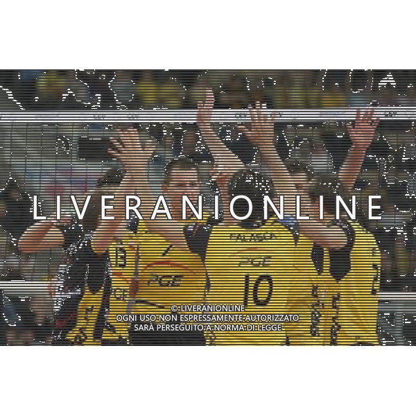 24.11.2010 LODZ- ATLAS ARENA (LODZ, POLAND - ATLAS ARENA) SIATKOWKA MEZCZYZN (MEN\'S VOLLEYBALL), CEV LIGA MISTRZOW MEZCZYZN (CEV VOLLEYBALL CHAMPIONS LEAGUE MEN\'S); GRUPA D (POOL D), MECZ PGE SKRA BELCHATOW - TRENTINO BETCLIC TRENTO (GAME PGE SKRA BELCHATOW - TRENTINO BET CLIC TRENTO) NELLA FOTO SKRA BELCHATOW RADOSC; BARTOSZ KUREK (C) FOTO LUKASZ GROCHALA/ CYFRASPORT/NEWSPIX.PL --- Newspix.pl AG ALDO LIVERANI ONLY ITALY *** Local Caption *** www.newspix.pl mail us: info@newspix.pl call us: 0048 022 23 22 222 --- Polish Picture Agency by Ringier Axel Springer Poland