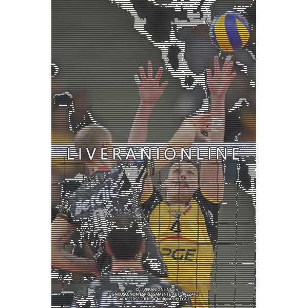24.11.2010 LODZ- ATLAS ARENA (LODZ, POLAND - ATLAS ARENA) SIATKOWKA MEZCZYZN (MEN\'S VOLLEYBALL), CEV LIGA MISTRZOW MEZCZYZN (CEV VOLLEYBALL CHAMPIONS LEAGUE MEN\'S); GRUPA D (POOL D), MECZ PGE SKRA BELCHATOW - TRENTINO BETCLIC TRENTO (GAME PGE SKRA BELCHATOW - TRENTINO BET CLIC TRENTO) NELLA FOTO ALBERTO SALA (L), DANIEL PLINSKI (P) FOTO LUKASZ GROCHALA/ CYFRASPORT/NEWSPIX.PL --- Newspix.pl AG ALDO LIVERANI ONLY ITALY *** Local Caption *** www.newspix.pl mail us: info@newspix.pl call us: 0048 022 23 22 222 --- Polish Picture Agency by Ringier Axel Springer Poland