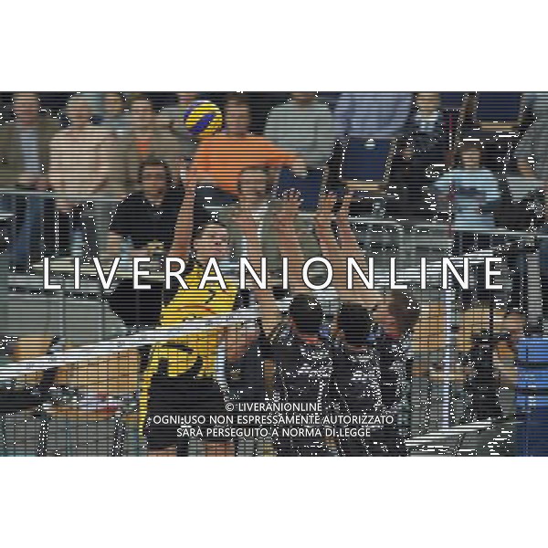 LODZ 24.11.2010 VOLLEYBALL CHAMPIONS LEAGUE MATCH: SKRA BELCHATOW - TRENTINO VOLLEY NELLA FOTO BARTOSZ KUREK MATEJ KAZIJSKI EMANUELE BIRARELLI JAN STOKR FOT. PIOTR KUCZA/NEWSPIX.PL-AG ALDO LIVERANI ONLY ITALY 