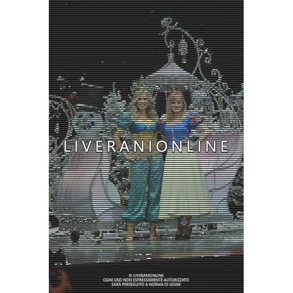 Pictured: Melinda Messenger and Tina O\'Brien First Family Entertainment press launch photocall, PIccadilly Theatre, London, UK. 26/11/2010 Byline: Retna Pictures/Kiera Fyles /PHOTOSHOT/AG ALDO LIVERANI SAS - ITALY ONLY -