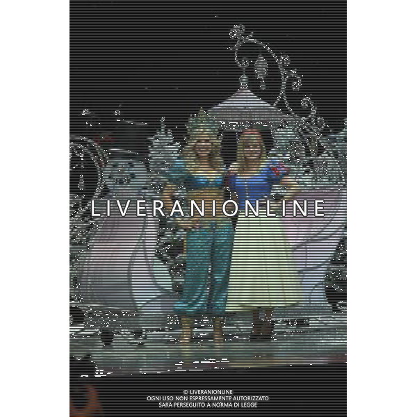 Pictured: Melinda Messenger and Tina O\'Brien First Family Entertainment press launch photocall, PIccadilly Theatre, London, UK. 26/11/2010 Byline: Retna Pictures/Kiera Fyles /PHOTOSHOT/AG ALDO LIVERANI SAS - ITALY ONLY -