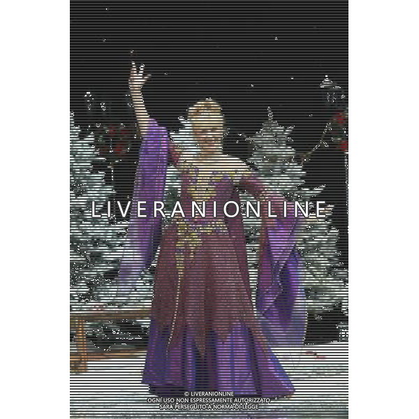 Pictured: Anita Dobson First Family Entertainment press launch photocall, PIccadilly Theatre, London, UK. 26/11/2010 Byline: Retna Pictures/Kiera Fyles /PHOTOSHOT/AG ALDO LIVERANI SAS - ITALY ONLY -