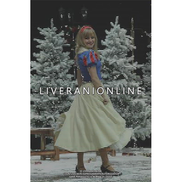 Pictured: Tina O\'Brien First Family Entertainment press launch photocall, PIccadilly Theatre, London, UK. 26/11/2010 Byline: Retna Pictures/Kiera Fyles /PHOTOSHOT/AG ALDO LIVERANI SAS - ITALY ONLY -