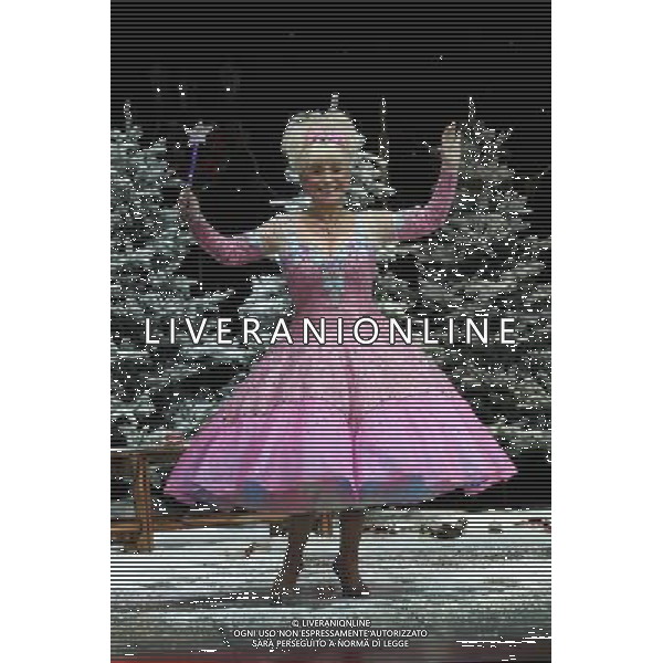 Pictured: Barbara Windsor First Family Entertainment press launch photocall, PIccadilly Theatre, London, UK. 26/11/2010 Byline: Retna Pictures/Kiera Fyles /PHOTOSHOT/AG ALDO LIVERANI SAS - ITALY ONLY -