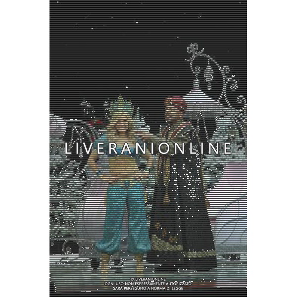 Pictured: Melinda Messenger and Don Gilet First Family Entertainment press launch photocall, PIccadilly Theatre, London, UK. 26/11/2010 Byline: Retna Pictures/Kiera Fyles /PHOTOSHOT/AG ALDO LIVERANI SAS - ITALY ONLY -