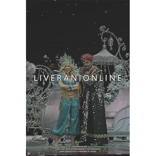 Pictured: Melinda Messenger and Don Gilet First Family Entertainment press launch photocall, PIccadilly Theatre, London, UK. 26/11/2010 Byline: Retna Pictures/Kiera Fyles /PHOTOSHOT/AG ALDO LIVERANI SAS - ITALY ONLY -