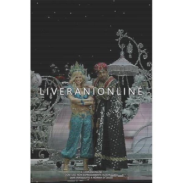 Pictured: Melinda Messenger and Don Gilet First Family Entertainment press launch photocall, PIccadilly Theatre, London, UK. 26/11/2010 Byline: Retna Pictures/Kiera Fyles /PHOTOSHOT/AG ALDO LIVERANI SAS - ITALY ONLY -