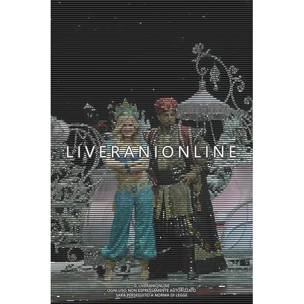 Pictured: Melinda Messenger and Don Gilet First Family Entertainment press launch photocall, PIccadilly Theatre, London, UK. 26/11/2010 Byline: Retna Pictures/Kiera Fyles /PHOTOSHOT/AG ALDO LIVERANI SAS - ITALY ONLY -