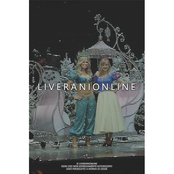 Pictured: Melinda Messenger and Tina O\'Brien First Family Entertainment press launch photocall, PIccadilly Theatre, London, UK. 26/11/2010 Byline: Retna Pictures/Kiera Fyles /PHOTOSHOT/AG ALDO LIVERANI SAS - ITALY ONLY -