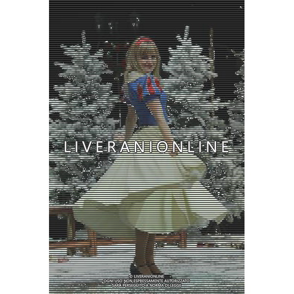 Pictured: Tina O\'Brien First Family Entertainment press launch photocall, PIccadilly Theatre, London, UK. 26/11/2010 Byline: Retna Pictures/Kiera Fyles /PHOTOSHOT/AG ALDO LIVERANI SAS - ITALY ONLY -