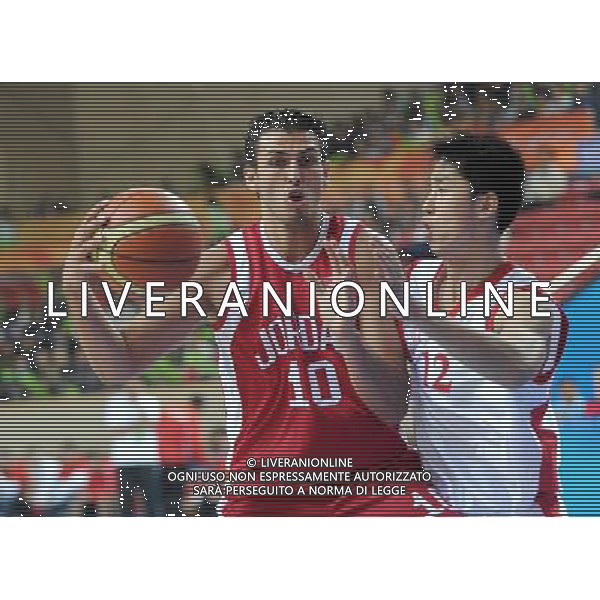 (101126) -- GUANGZHOU, Nov. 26, 2010 () -- Abdallah Abuqoura (L) of Jordan vies with Kim Un Chol of DPRK during the men\'s basketball match at the 16th Asian Games in Guangzhou, south China\'s Guangdong Province, Nov. 26, 2010. Jordan won the match 79-74 and ranked the 7th. (/Li Gang) - Xinhua - Photoshot - Ag. Aldo Liverani sas ITALY ONLY CINA - 16mi GIOCHI ASIATICI : PALLACANESTRO ( BASKET)