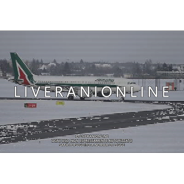 POZNAN 30.11.2010 CALCIO SPORT EUROPA LEAGUE FOOTBALL PLAYER\'S OF JUVENTUS TURIN AT POZNAN AIRPORT I GIOCATORI DELLA JUVENTUS ARRIVANO ALL\'AEROPORTO DI POZNAN IN POLONIA ©Newspix/Agenzia Aldo Liverani Sas - italy only - *** Local Caption *** .