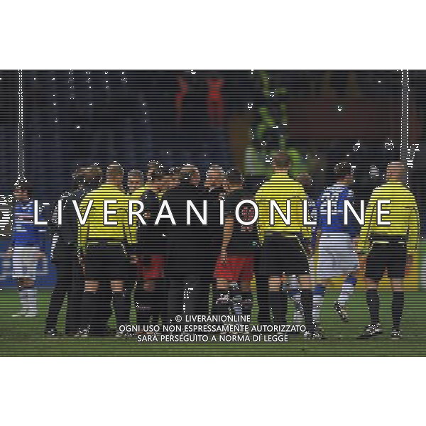 UEFA Europa League 2010/2011 Genova - 01.12.2010 Sampdoria-PSV Eindhoven Nella Foto:partita sospesa per qualche minuto per lo spegnimento dei fari /Ph.Vitez-Ag. Aldo Liverani