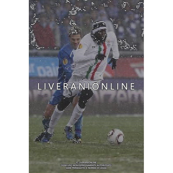 POLONIA: LECH POZNAN - JUVENTUS UEFA EUROPA LEAGUE 01/12/2010 nella foto ZLATKO TANEVSKI (L), MOHAMED SISSOKO ©JAKUB PIASCEKI/CYFRASPORT/ Newspix.pl /Agenzia Aldo Liverani Sas - ITALY ONLY - EDITORIAL USE ONLY - *** Local Caption *** www.newspix.pl mail us: info@newspix.pl call us: 0048 022 23 22 222 --- Polish Picture Agency by Ringier Axel Springer Polandwww.newspix.pl mail us: info@newspix.pl call us: 0048 022 23 22 222 --- Polish Picture Agency by Ringier Axel Springer Polandwww.newspix.pl mail us: info@newspix.pl call us: 0048 022 23 22 222 --- Polish Picture Agency by Ringier Axel Springer Poland