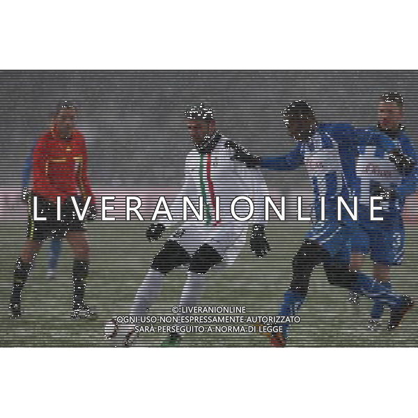POLONIA: LECH POZNAN - JUVENTUS UEFA EUROPA LEAGUE 01/12/2010 nella foto ARBITRO SEDZIA (ARBIETR REFEREE) FERNANDO TEIXEIRA VITIENES ((L) VINCENZO IAQUINTA (C) MANUEL ARBOLEDA (2P) IVAN DJURDJEVIC ©MATEUSZ TRZUSKOWSKI/CYFRASPORT/ Newspix.pl /Agenzia Aldo Liverani Sas - ITALY ONLY - EDITORIAL USE ONLY - *** Local Caption *** www.newspix.pl mail us: info@newspix.pl call us: 0048 022 23 22 222 --- Polish Picture Agency by Ringier Axel Springer Polandwww.newspix.pl mail us: info@newspix.pl call us: 0048 022 23 22 222 --- Polish Picture Agency by Ringier Axel Springer Polandwww.newspix.pl mail us: info@newspix.pl call us: 0048 022 23 22 222 --- Polish Picture Agency by Ringier Axel Springer Polandwww.newspix.pl mail us: info@newspix.pl call us: 0048 022 23 22 222 --- Polish Picture Agency by Ringier Axel Springer Poland