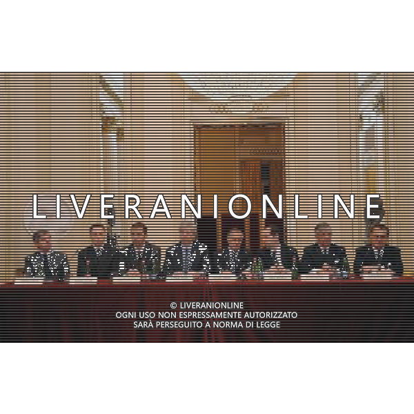 MILANO 2/12/2010 TEATRO ALLA SCALA FOYER ARTURO TOSCANINI INCONTRO STAMPA PER ILLUSTRARE LE INIZIATIVE LEGATE ALL\' INAUGURAZIONE DELLA STAGIONE 2010/2011 NELLA FOTO IL TAVOLO FOTO ROMANO/AG ALDO LIVERANI