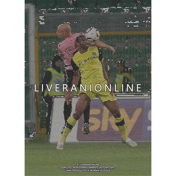 GIUSEPPE SERGI - ALDO LIVERANI 02-12-10 Palermo : Palermo - sparta praga uefa europa league 2010-11 Nella foto: kweuke anticipa migliaccio