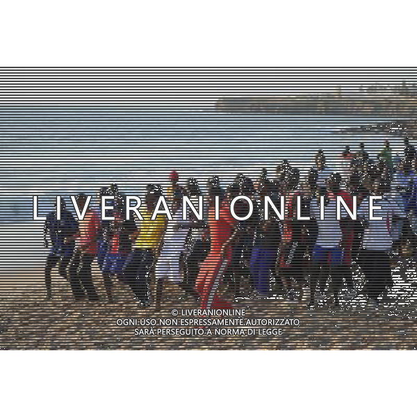 DAKAR, 1 dicembre 2010 () La gente fare esercizi su una spiaggia di Dakar, capitale del Senegal, 1 dicembre 2010. Dakar  situato sulla penisola di Cap-Vert, sulla costa atlantica del paese e sul bordo occidentale dell\'Africa. (/ Haitao Ding) (WJD) Photoshot-AGALDOLIVERANI ONLYITALY