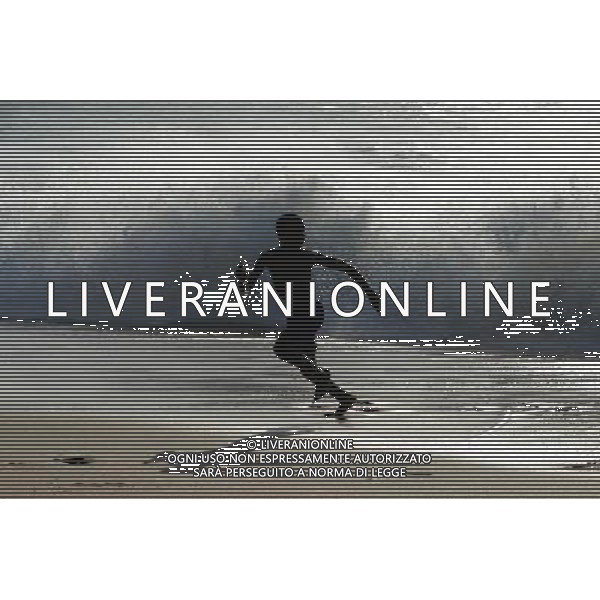 DAKAR, 1 dicembre 2010 () Un ragazzo gioca su una spiaggia di Dakar, capitale del Senegal, 1 dicembre 2010. Dakar  situato sulla penisola di Cap-Vert, sulla costa atlantica del paese e sul bordo occidentale dell\'Africa. (/ Haitao Ding) (WJD) Photoshot-AGALDOLIVERANI ONLYITALY