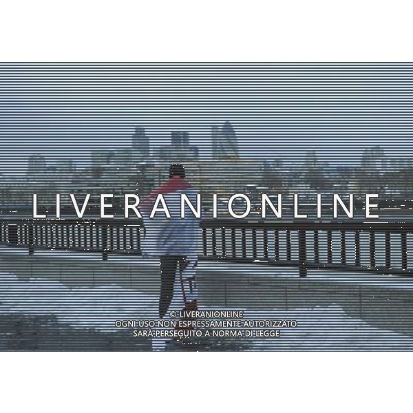 An England fan show his disappointment outside the City Hall, after the announcement that the World Cup 2018 goes to Russia, London, Great Britain on 2 December 2010. (FACUNDO ARRIZABALAGA) b1142 ©photoshot/Agenzia Aldo Liverani Sas - ITALY ONLY - Londra, Gran Bretagna il 2 dicembre 2010. La delusione dei tifosi inglesi, dopo l\'annuncio che la Coppa del Mondo, Mondiali del 2018 si giocheranno in Russia