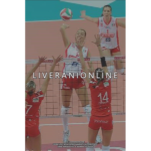 Findomestic Volley Cup - Campionato Pallavolo Serie A1 Femminile Busto Arsizio (VA) 5-12-2010 Yamamay Busto Arsizio - Scavolini Pesaro nella foto: Elisa Manzano (Scavolini Pesaro) foto Garavaglia - ag. Aldo Liverani sas