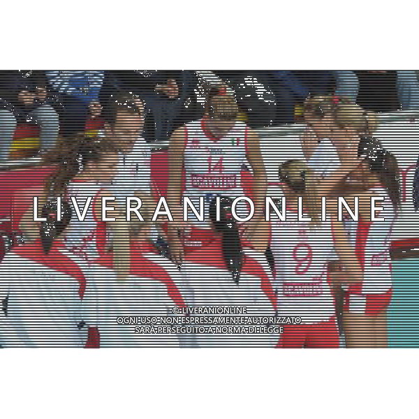 Findomestic Volley Cup - Campionato Pallavolo Serie A1 Femminile Busto Arsizio (VA) 5-12-2010 Yamamay Busto Arsizio - Scavolini Pesaro nella foto: Paolo Tofoli allenatore della Scavolini Pesaro durante un timeout foto Garavaglia - ag. Aldo Liverani sas