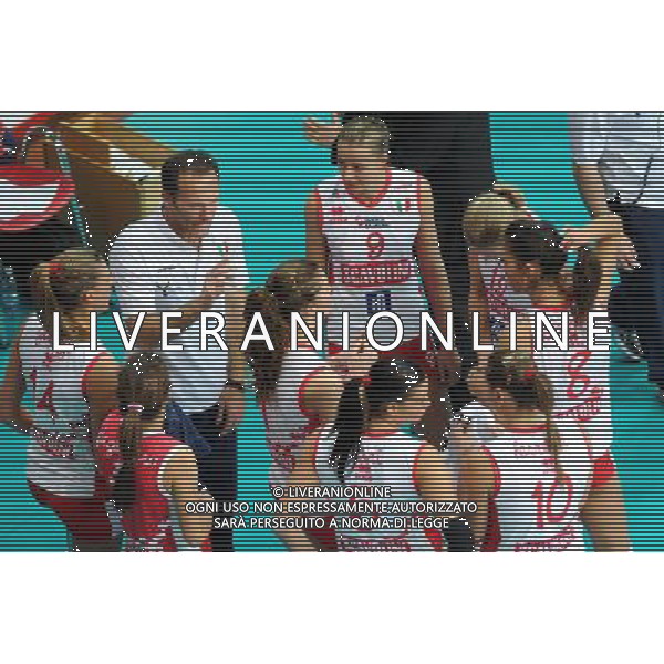 Findomestic Volley Cup - Campionato Pallavolo Serie A1 Femminile Busto Arsizio (VA) 5-12-2010 Yamamay Busto Arsizio - Scavolini Pesaro nella foto: Paolo Tofoli allenatore della Scavolini Pesaro durante un timeout foto Garavaglia - ag. Aldo Liverani sas