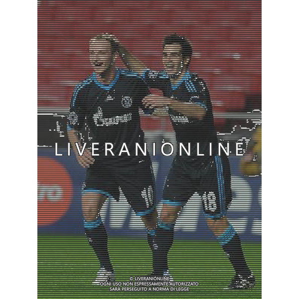 20101207: LISBONA, PORTGALLLO SL Benfica vs Schalke 04: UEFA Champions League 2010/2011 - Group Stage. nella foto Ivan Rakitic and Jurado ph.Newspix/ALDO LIVERANI - ITALY ONLY -