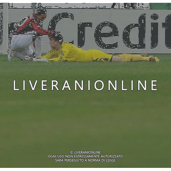 UEFA Champions League 2010/2011 Gruppo G Milano - 08.12.2010 Milan-Ajax Nella Foto:ronaldinho-stekelenburg /Ph.Vitez-Ag. Aldo Liverani