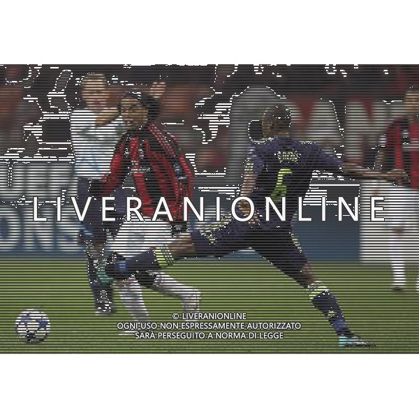 Milan - Ajax Champions League 08/12/2010 nella foto ronaldinho e enoh ©luzzani/Agenzia Aldo Liverani Sas
