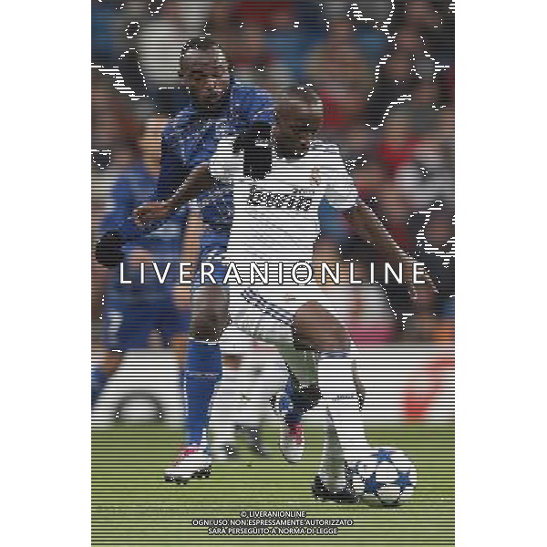 MADRID 09/12/2010 CHAMPIONS LEGUE REAL MADRID-AUXERRE NELLA FOTO Lassana Diarra -Dennis Oliech FOTOALFAQUI-AG ALDO LIVERANI ONLY ITALY 