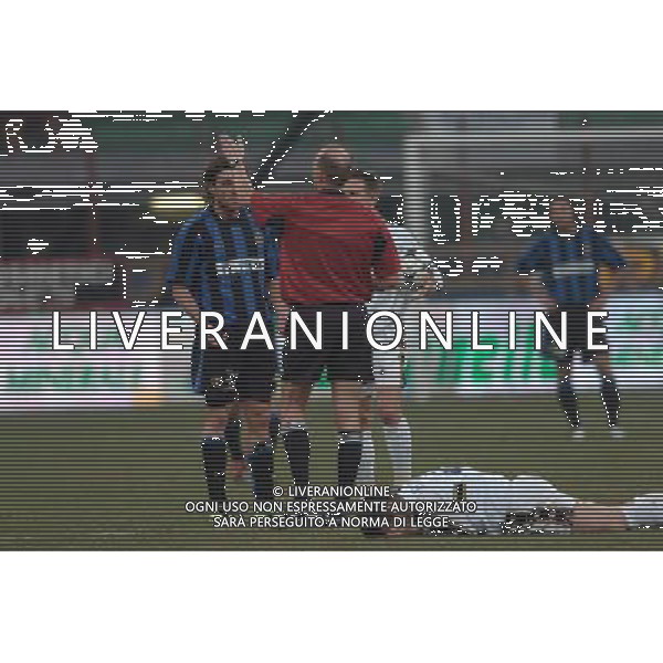 INTER-SOCHAUX COPPA UEFA 03/03/2004 NELLA FOTO ESPULSIONE DI CHRISTIAN VIERI FOTO MARCO LUZZANI/AGENZIA ALDO LIVERANI