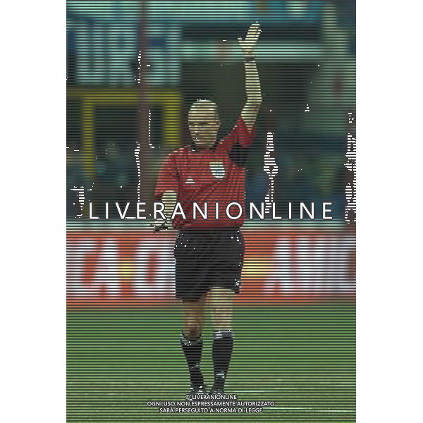 Milano 03/03/2004 COPPA UEFA 2003/04 -terzo turno- Inter-Sochaux 0:0 nella foto arbitro bennett graham stephen (ing) ph marco luzzani/ag aldo liverani s.a.s.