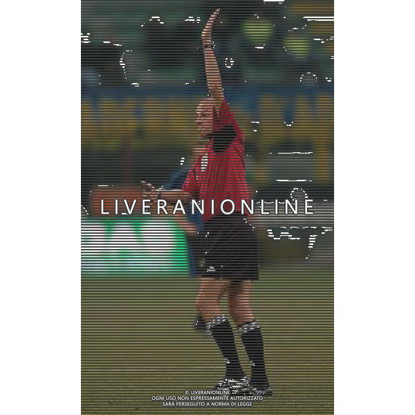 Milano 03/03/2004 COPPA UEFA 2003/04 -terzo turno- Inter-Sochaux 0:0 nella foto arbitro bennett stephen graham (ing) ph marco luzzani/ag aldo liverani s.a.s.