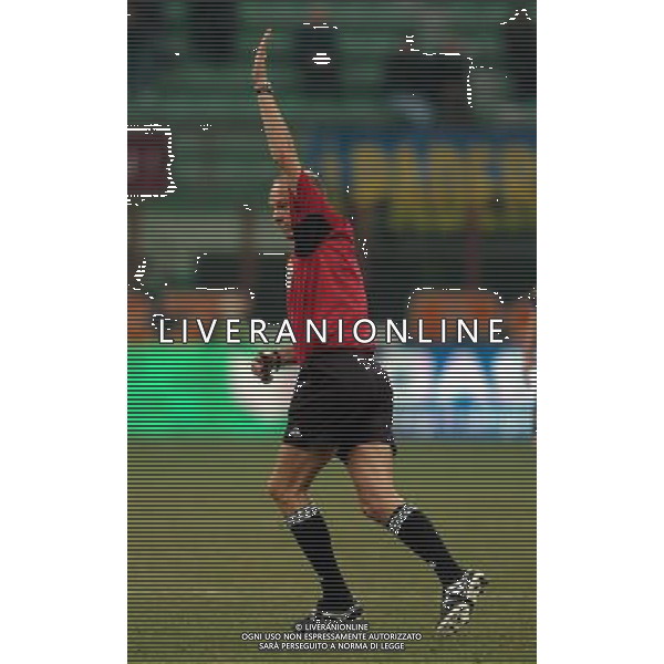 Milano 03/03/2004 COPPA UEFA 2003/04 -terzo turno- Inter-Sochaux 0:0 nella foto arbitro bennett stephen graham (ing) ph marco luzzani/ag aldo liverani s.a.s.