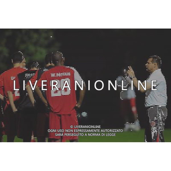 20101212: ABU DHABI, UNITED ARAB EMIRATES - Internacional Porto Alegre training for the FIFA Club World Cup 2010. In picture: coach Celso Roth (R) with players. PHOTO: CITYFILES/NEWSPIX.PL ZJEDNOCZONE EMIRATY ARABSKIE KLUBOWE MISTRZOSTWA SWIATA PILKA NOZNA PORTUGAL,BRAZIL,SPAIN,GERMANY,FRANCE,UK OUT !!! --- Newspix.pl /Agenzia Aldo Liverani Sas - ITALY ONLY - I giocatori dell\' International Porto Alegre ad ABU DHABI, negli Emirati Arabi Uniti per partecipare al FIFA World Cup 2010, Mondiale per Club, Coppa Intercontinentale 13/12/2010 *** Local Caption *** www.newspix.pl mail us: info@newspix.pl call us: 0048 022 23 22 222 --- Polish Picture Agency by Ringier Axel Springer Poland