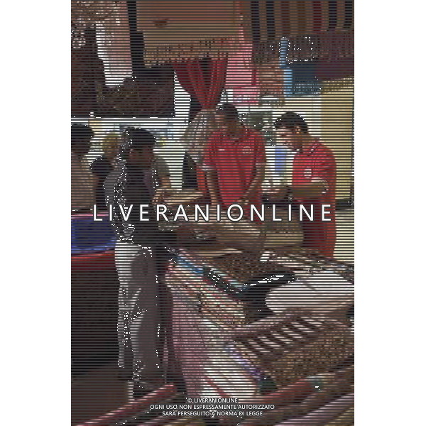 20101211: ABU DHABI, UNITED ARAB EMIRATES - Internacional Porto Alegre players shopping at a mall in Abu Dhabi, a few days before their debut on the FIFA Club World Cup 2010. In picture: Giuliano and Derley. PHOTO: CITYFILES/NEWSPIX.PL ZJEDNOCZONE EMIRATY ARABSKIE KLUBOWE MISTRZOSTWA SWIATA PILKA NOZNA PORTUGAL,BRAZIL,SPAIN,GERMANY,FRANCE,UK OUT !!! --- Newspix.pl /Agenzia Aldo Liverani Sas - ITALY ONLY - I giocatori dell\' International Porto Alegre ad ABU DHABI, negli Emirati Arabi Uniti per partecipare al FIFA World Cup 2010, Mondiale per Club, Coppa Intercontinentale 13/12/2010 *** Local Caption *** www.newspix.pl mail us: info@newspix.pl call us: 0048 022 23 22 222 --- Polish Picture Agency by Ringier Axel Springer Poland