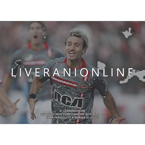 (101213) -- BUENOS AIRES, Dec. 13, 2010 () -- Estudiantes de la Plata\'s Gaston Fernandez celebrates his team\' s goal against Arsenal during an Argentine soccer league match in Buenos Aires, Argentina, on Dec. 12, 2010. (/Martin Zabala) AG. ALDO LIVERANI SAS ITALY ONLY