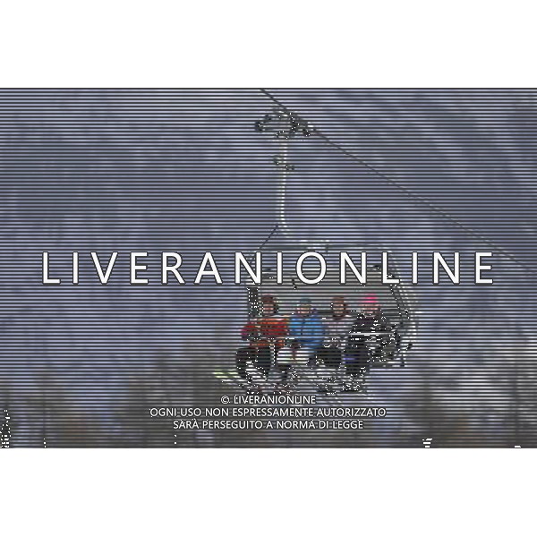 (101213) -- ST. MORITZ, Dec. 13, 2010 () -- Skier take funicular railway at St. Moritz, Switzerland, Dec. 11, 2010. St. Moritz, a resort town in Switzerland, is considered the oldest and one of the most famous winter resorts in the world due to its favorable location residents enjoy over 322 days of sunshine a year. It has been the host city for the 1928 and 1948 Winter Olympics and is one of three cities that have hosted the Winter Olympic Games twice. (/Yu Yang) (zyw) AG. ALDO LIVERANI SAS ITALY ONLY