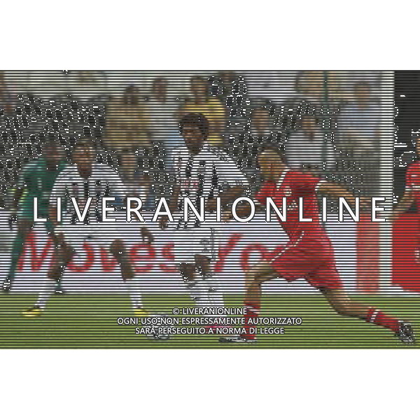 ABU DHABI, EMIRATI ARABI UNITI 14/12/2010 - MAZEMBE vs Internacional Porto Alegre: FIFA Club World Cup, MONDIALE PER CLUB , COPPA INTERCONTINENTALE In picture: Guinazu (Internacional) and Kasongo (Mazembe) ©CITYFILES/NEWSPIX.PL/AGENZIA ALDO LIVERANI SAS - ONLY ITALY PORTUGAL,BRAZIL,SPAIN,GERMANY,FRANCE,UK OUT !!! *** Local Caption *** www.newspix.pl mail us: info@newspix.pl call us: 0048 022 23 22 222 --- Polish Picture Agency by Ringier Axel Springer Polandwww.newspix.pl mail us: info@newspix.pl call us: 0048 022 23 22 222 --- Polish Picture Agency by Ringier Axel Springer Polandwww.newspix.pl mail us: info@newspix.pl call us: 0048 022 23 22 222 --- Polish Picture Agency by Ringier Axel Springer Polandwww.newspix.pl mail us: info@newspix.pl call us: 0048 022 23 22 222 --- Polish Picture Agency by Ringier Axel Springer Poland