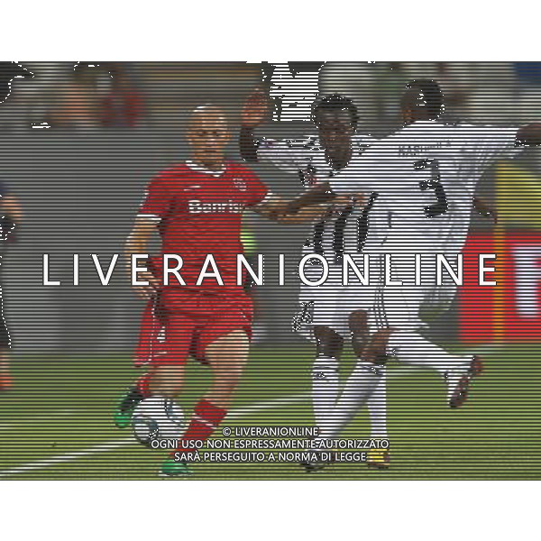 ABU DHABI, EMIRATI ARABI UNITI 14/12/2010 - MAZEMBE vs Internacional Porto Alegre: FIFA Club World Cup, MONDIALE PER CLUB , COPPA INTERCONTINENTALE In picture: Nei (Internacional) and Singuluma (Mazembe) . ©CITYFILES/NEWSPIX.PL/AGENZIA ALDO LIVERANI SAS - ONLY ITALY PORTUGAL,BRAZIL,SPAIN,GERMANY,FRANCE,UK OUT !!! *** Local Caption *** www.newspix.pl mail us: info@newspix.pl call us: 0048 022 23 22 222 --- Polish Picture Agency by Ringier Axel Springer Polandwww.newspix.pl mail us: info@newspix.pl call us: 0048 022 23 22 222 --- Polish Picture Agency by Ringier Axel Springer Polandwww.newspix.pl mail us: info@newspix.pl call us: 0048 022 23 22 222 --- Polish Picture Agency by Ringier Axel Springer Poland