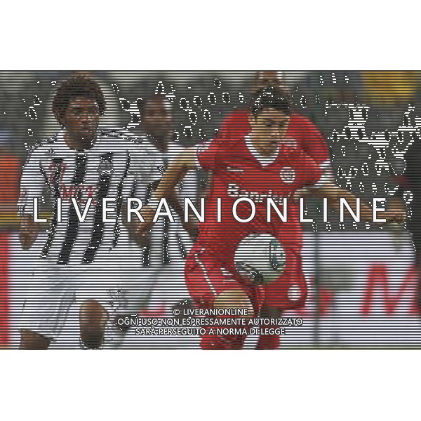 ABU DHABI, EMIRATI ARABI UNITI 14/12/2010 - MAZEMBE vs Internacional Porto Alegre: FIFA Club World Cup, MONDIALE PER CLUB , COPPA INTERCONTINENTALE In picture: Giuliano (Internacional) and Kasongo (Mazembe) ©CITYFILES/NEWSPIX.PL/AGENZIA ALDO LIVERANI SAS - ONLY ITALY PORTUGAL,BRAZIL,SPAIN,GERMANY,FRANCE,UK OUT !!! *** Local Caption *** www.newspix.pl mail us: info@newspix.pl call us: 0048 022 23 22 222 --- Polish Picture Agency by Ringier Axel Springer Polandwww.newspix.pl mail us: info@newspix.pl call us: 0048 022 23 22 222 --- Polish Picture Agency by Ringier Axel Springer Poland