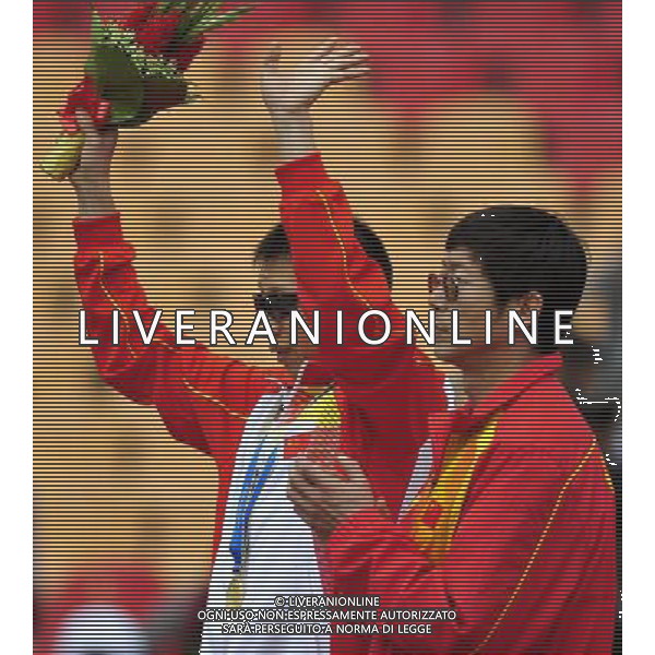 (101214) -- GUANGZHOU, Dec. 14, 2010 () -- China\'s Li Duan (L) waves to the audiences during the awarding ceremony of men\'s long jump F11 final match at the Guangzhou 2010 Asian Para Games in Guangzhou, south China\'s Guangdong Province, Dec. 14, 2010. Li won the gold medal of the event with 5.96 meters. (/Chen Yehua) (xm) AG. ALDO LIVERANI SAS ITALY ONLY