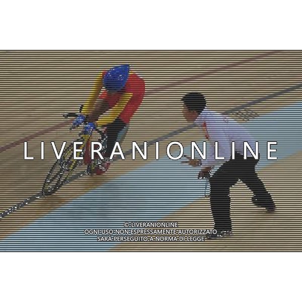 (101214) -- GUANGZHOU, Dec. 14, 2010 () -- Coach of China encourages Liu Xinyang during the cycling track competition at the Guangzhou 2010 Asian Para Games in Guangzhou, south China\'s Guangdong Province, Dec. 14, 2010. (/Lu Hanxin) AG. ALDO LIVERANI SAS ITALY ONLY