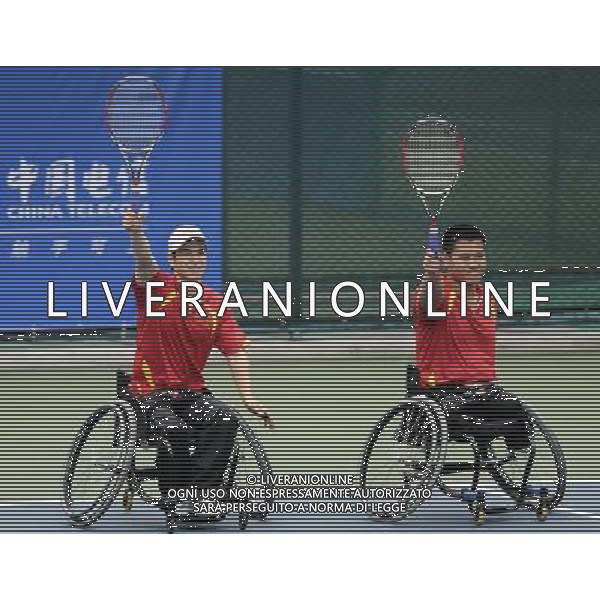 (101214) -- GUANGZHOU, Dec. 14, 2010 () -- China\'s Feng Xiaomin (R) and Wei Zujun greet the audience after the 1st round match of men\'s doubles of wheelchair tennis competition against Hossein Mamipour and Mohammad Yaghoubi of Iran at the Guangzhou 2010 Asian Para Games in Guangzhou, south China\'s Guangdong Province, Dec. 14, 2010. Feng Xiaomin and Wei Zujun won 2-1. (/Yue Yuewei) AG. ALDO LIVERANI SAS ITALY ONLY
