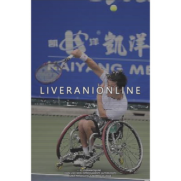 (101214) -- GUANGZHOU, Dec. 14, 2010 () -- Japan\'s Shingo Kunieda competes during the 2nd round of the men\'s singles open of wheelchair tennis competition against Wei Zujun of China at the Guangzhou 2010 Asian Para Games in Guangzhou, south China\'s Guangdong Province, Dec. 14, 2010. Shingo Kunieda won 2-0 to enter the next round. (/Yue Yuewei) AG. ALDO LIVERANI SAS ITALY ONLY